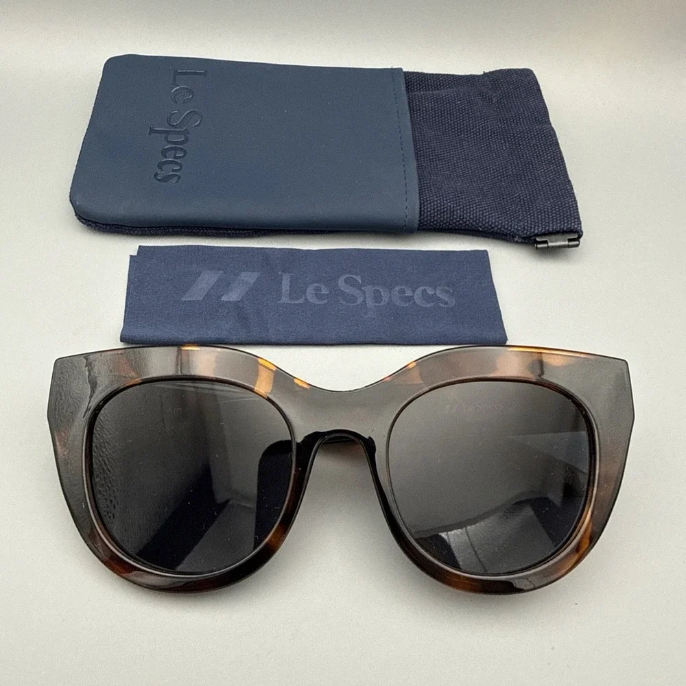 Le Specs le specs